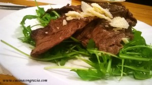 straccetti con rucola e grana