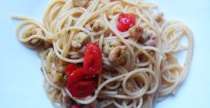 spaghetti gamberetti e pesto